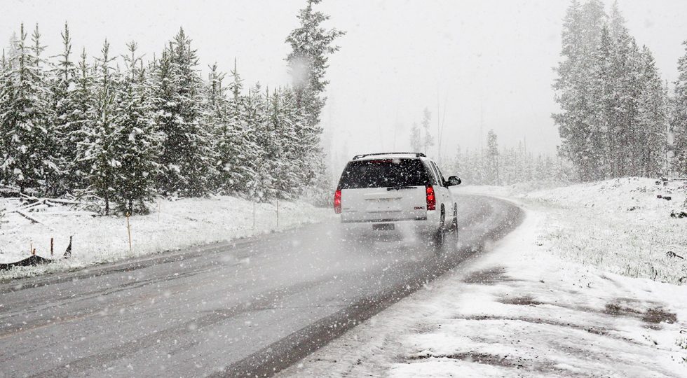 Frío, lluvia y nieve: 8 claves para conducir en pleno temporal