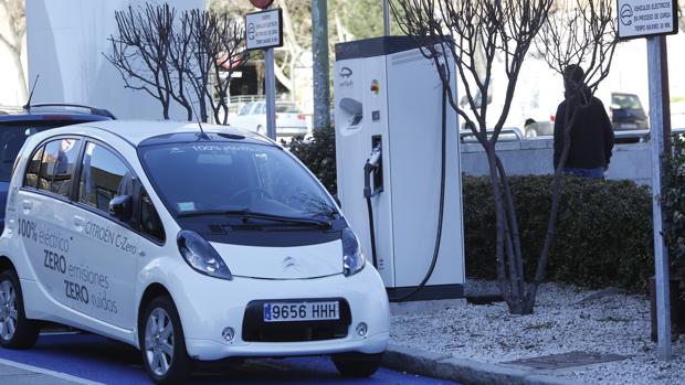 Andalucía se queda atrás en la carrera por implantar el coche eléctrico