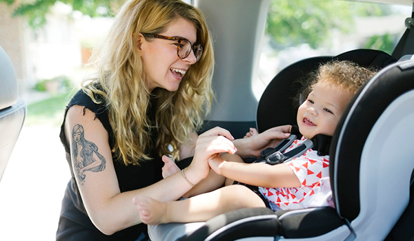 Tenemos que hablar de cómo viaja tu hijo en el coche