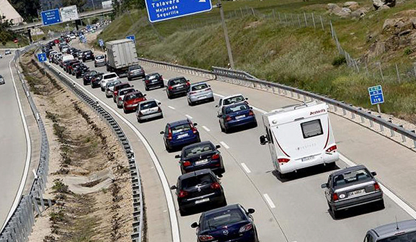 Averigua cuáles son los mejores días y momentos para viajar en coche este verano