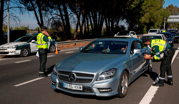 Andalucía aumenta las restricciones y reduce al máximo la movilidad