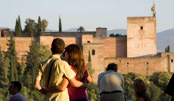 Andalucía pone en marcha un seguro de viajes para fomentar el turismo