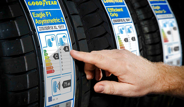 Nuevas etiquetas para los neumáticos en 2021: ¡ojo, llevarán nuevos datos!